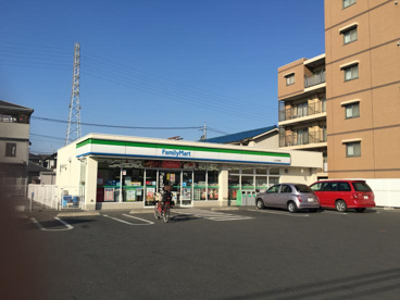 ファミリーマート 川口戸塚店の画像1