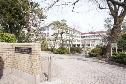 新潟市立寄居中学校の画像1