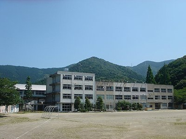 豊橋市立嵩山小学校の画像1