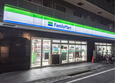 ファミリーマート西麻布霞町店の画像1