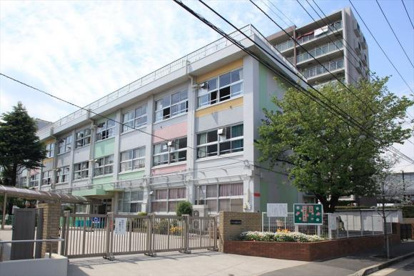 江戸川区立篠崎小学校の画像1
