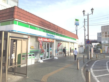 ファミリーマート 東飯能駅西口店の画像1