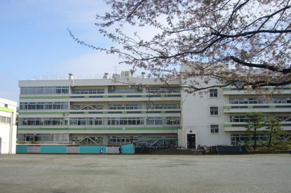 国分寺市立第二中学校の画像1