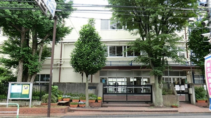 新宿区立牛込第三中学校の画像1