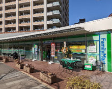 コンビニエンスストア ファミリーマート さくらてらす五反田店