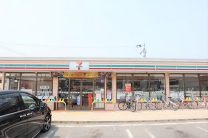 セブン-イレブン 茨木穂積台店の画像1