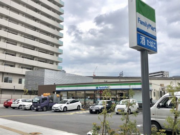 ファミリーマート芦原橋駅前店の画像1
