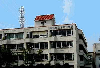 草加市立谷塚中学校の画像1