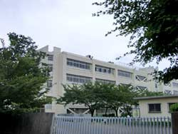 多摩市立多摩中学校の画像1