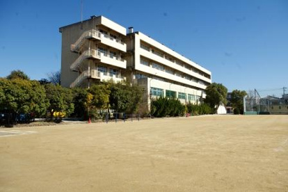 草加市立瀬崎中学校の画像1