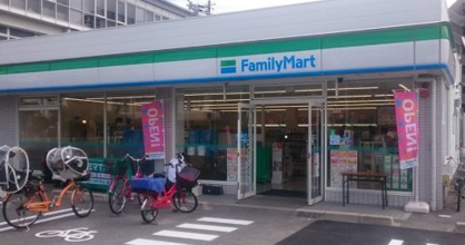 ファミリーマート 平野西一丁目店の画像1
