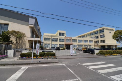 草津市立新堂中学校の画像1