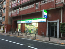 コンビニエンスストア ファミリーマート 小石川ゆたて坂店
