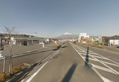 ファミリーマート　富士岩松店の画像1