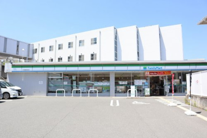 ファミリーマート 茨木警察病院前店の画像1