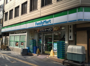 ファミリーマート 北梅田店の画像1