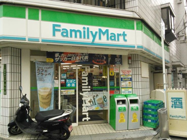ファミリーマート 西天満五丁目店の画像1
