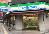 ファミリーマート 梅田中津店