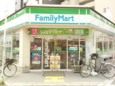 ファミリーマート 阪急三国駅西店の画像1