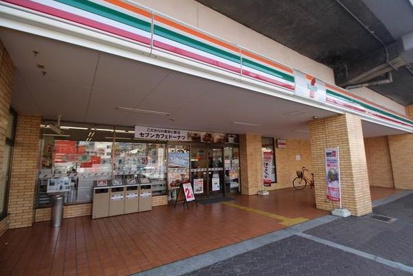 セブンイレブン 大阪片町店の画像1