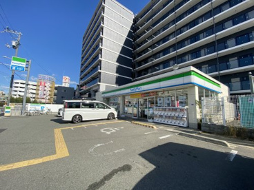ファミリーマート 福島海老江店の画像1