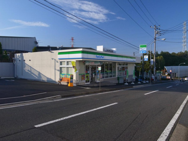 ファミリーマート 西八朔町店の画像1
