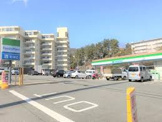 ファミリーマート 逆瀬台一丁目店