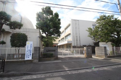 川崎市立日吉中学校の画像1
