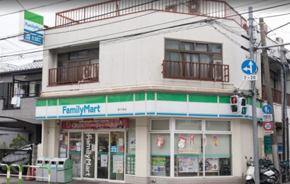 ファミリーマート 東十条店の画像1