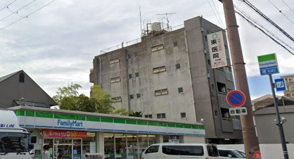 ファミリーマート MYS万代東二丁目店の画像1