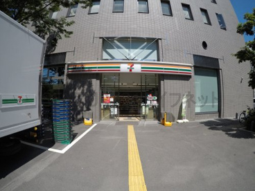 セブンイレブン 江坂公園前店の画像1