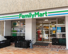 コンビニエンスストア ファミリーマート 表参道駅南店