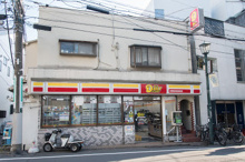 コンビニエンスストア デイリーヤマザキ 神宮前店