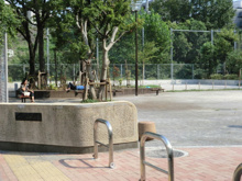 新宿区立清水川橋公園