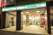 コンビニエンスストア ファミリーマート 新宿信濃町店