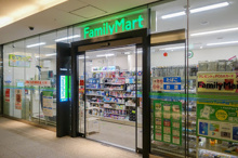 コンビニエンスストア ファミリーマート メトロ外苑前店