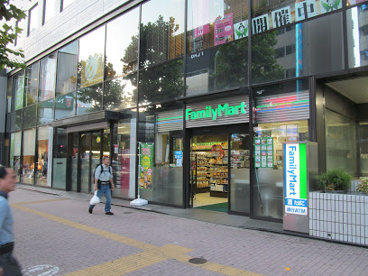 ファミリーマート メトロ新橋駅店の画像1