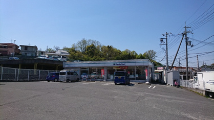 ファミリーマート　奈良鶴舞西店の画像1