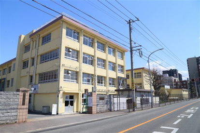 福岡市立草ケ江小学校の画像1