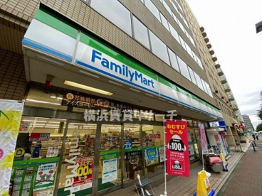 ファミリーマート新横浜二丁目店の画像1
