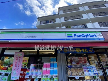 ファミリーマートミニピアゴ菊名駅西店の画像1