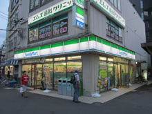 ファミリーマート 東中野駅東口店