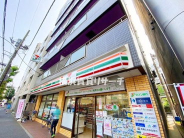 セブンイレブン横浜東白楽駅南店の画像1
