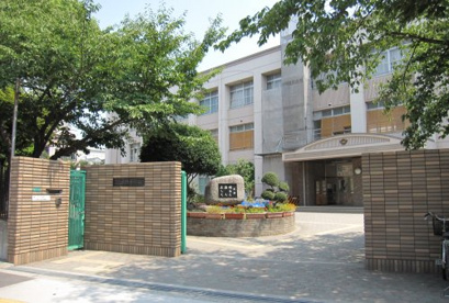 大阪市立市岡中学校の画像1