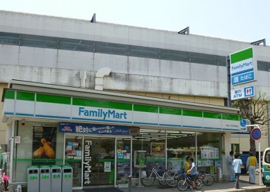 ファミリーマートいずみ中央駅前店の画像1