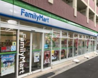 ファミリーマート 中村橋駅西店の画像1