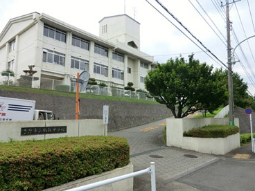 多摩市立鶴牧中学校の画像1
