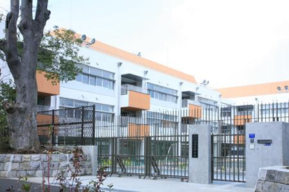 港区立三田中学校の画像1