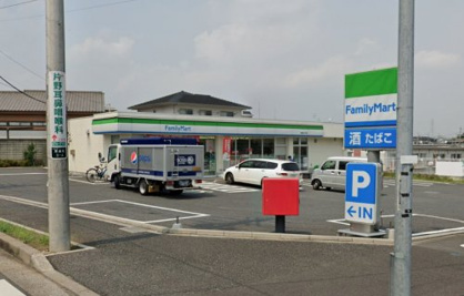 ファミリーマート東浦和三丁目店の画像1
