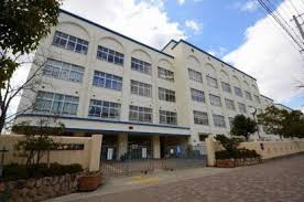 本山中学校の画像1